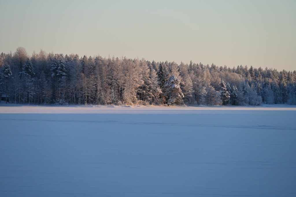 Winter in Finnland mit frostigen Temperaturen